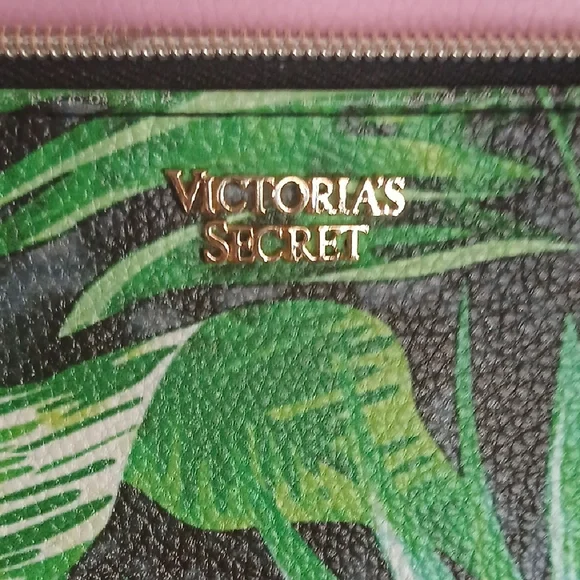 Victoria's Secret Floral Print Wristlet Clutch - Picture 2 of 9